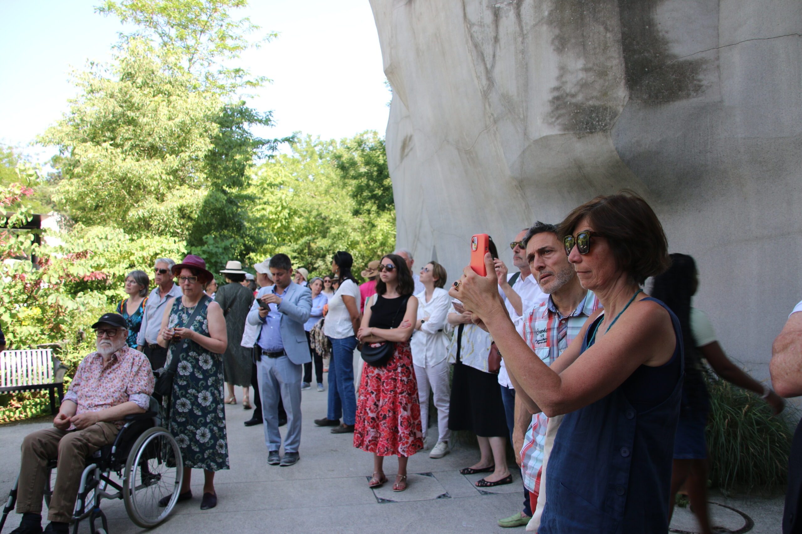 Zoo de Vincennes. Une soixantaine de membres actifs et membres bienfaiteurs suivent studieusement les explications de Mickaël Mugnier, directeur d’étude de l’atelier Jacqueline Osty.